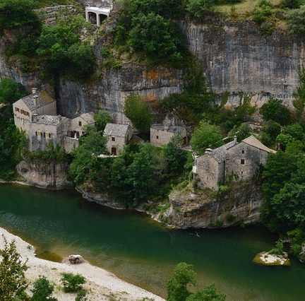 Comment passer des vacances dans un camping avec piscine dans le Tarn dans le sud de la France avec des animations ?