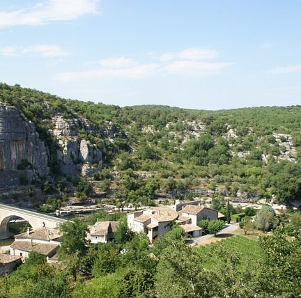 Top 10 des lieux de camping incontournables dans l’Aude, France